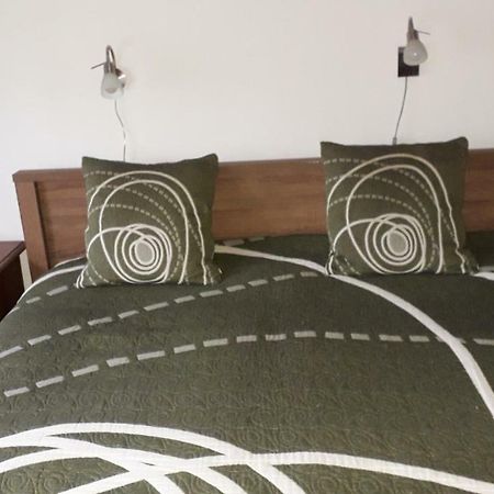 Annika Apartman Еґер Екстер'єр фото