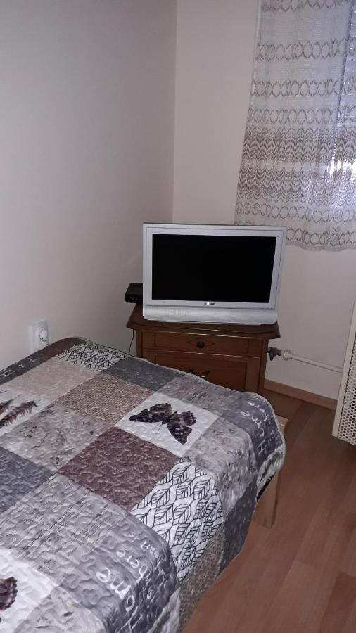 Annika Apartman Еґер Екстер'єр фото