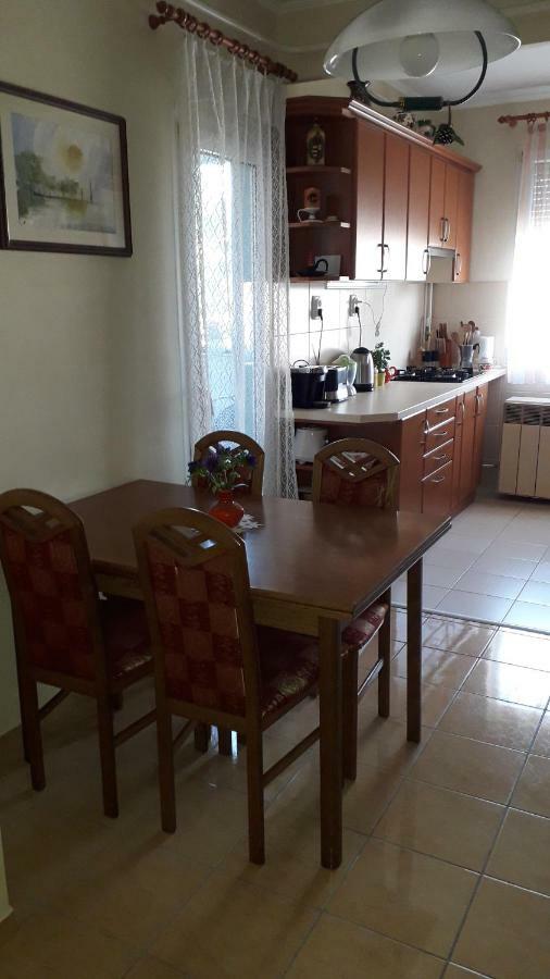 Annika Apartman Еґер Екстер'єр фото