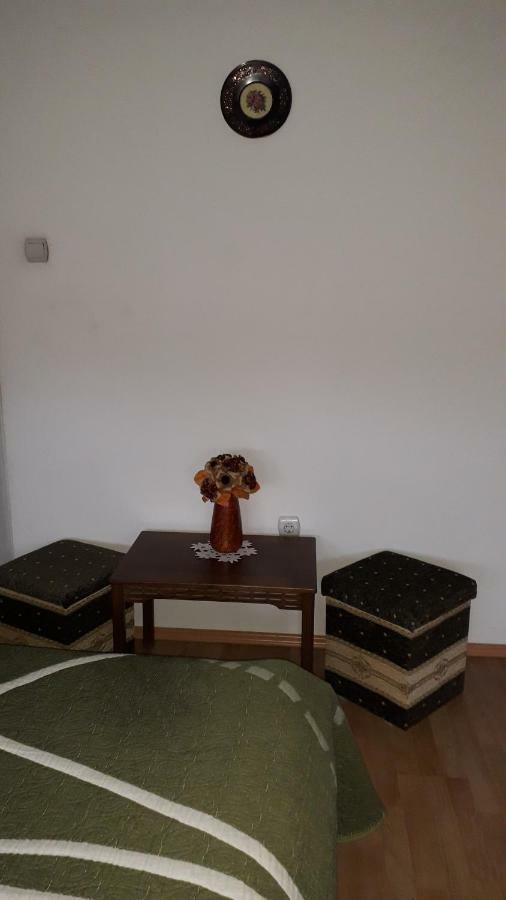 Annika Apartman Еґер Екстер'єр фото